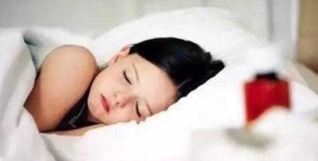 因为|生二胎后，老大和谁睡？妈妈的做法遭全家质疑，三年后却被夸精明