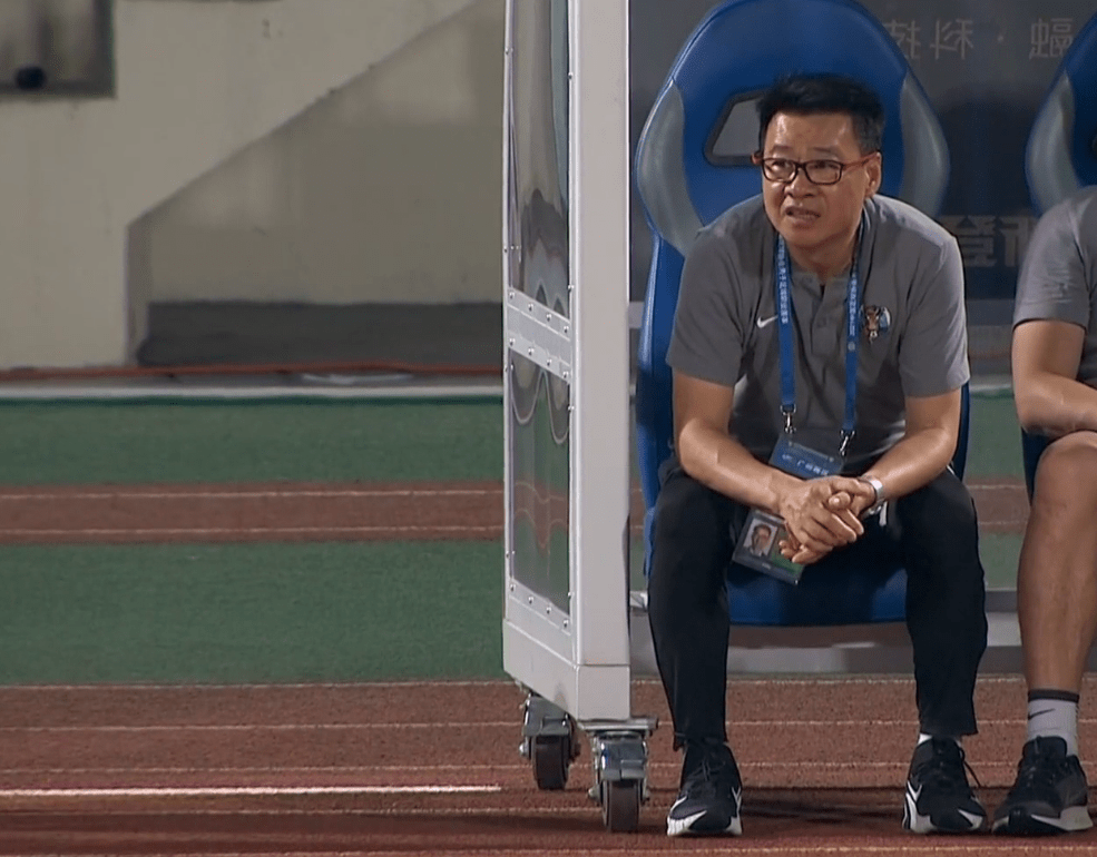 中超裁判又现业余表现:好球被吹!泰山队9分钟3球,击溃青岛队