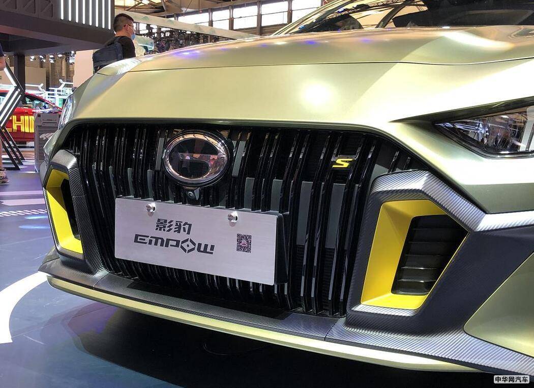 8月1日,定位为紧凑级四门轿跑车的广汽传祺影豹正式上市,新车共推出4