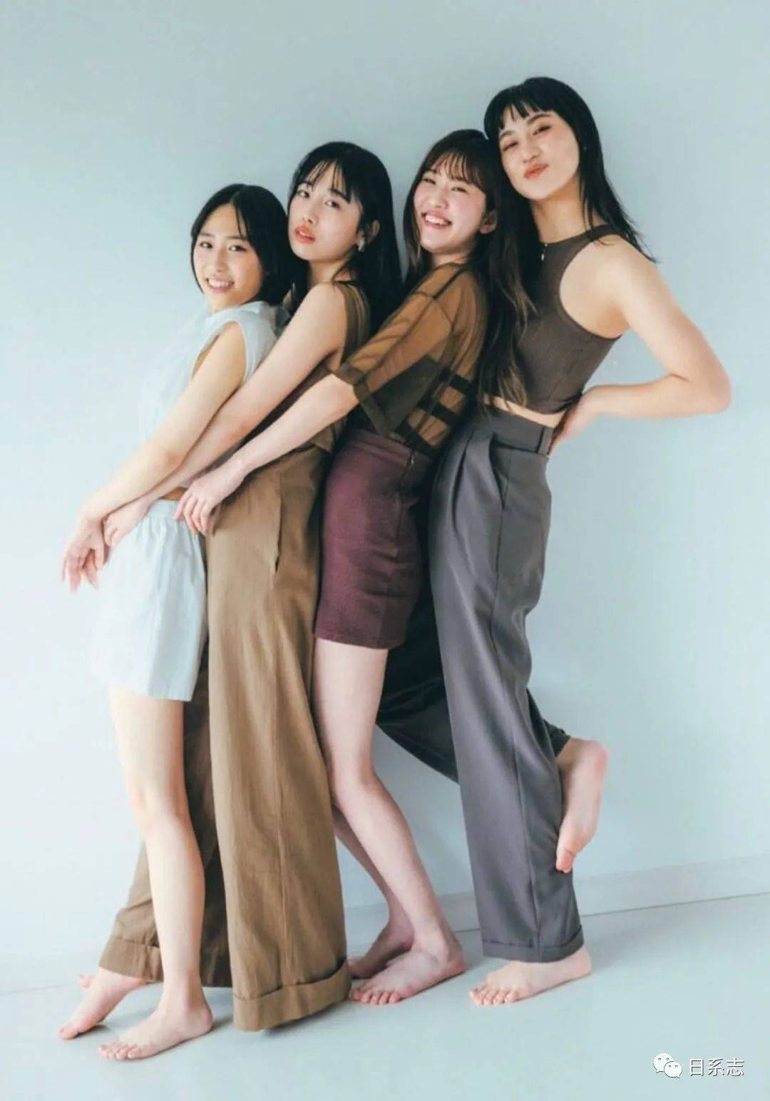 下装|无袖上衣穿出正式感,这里有几个成熟的小建议