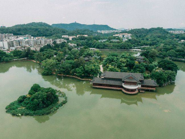 广深后花园惠州，有个最美湖泊被称为西湖，游客称比杭州西湖秀巧