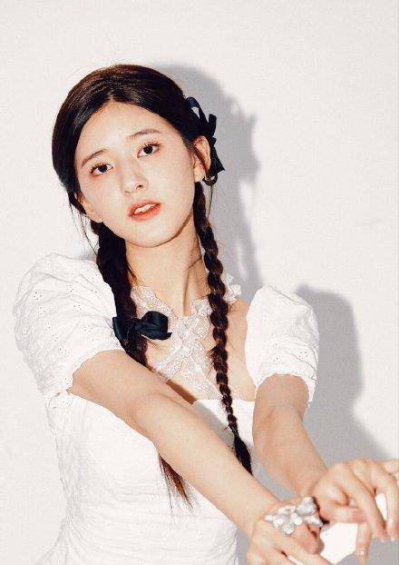 女明星|扎麻花辫不土的女明星，只服这10位，时髦不说还少女感十足