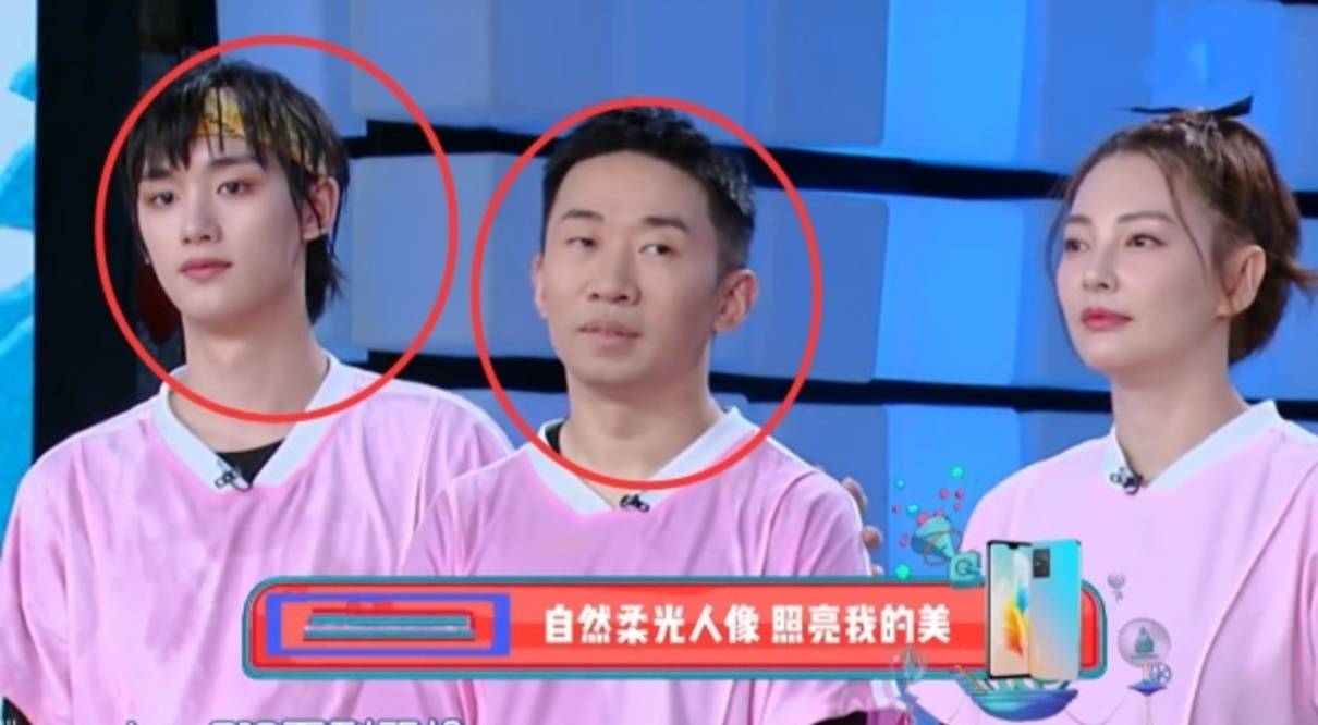 招过|丁程鑫被张雨绮用水球砸到，遇水脱妆被抓拍，男爱豆真颜值藏不住