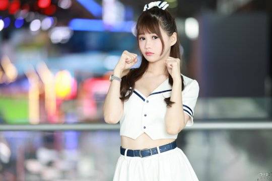 都齐聚|2021ChinaJoy现场Showgirl：快来，大量的深V白衣女神，不解释！