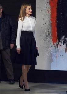 设计|西班牙王后穿挂脖波点连衣裙，微露香肩真惊艳好似梦露，迷倒国王