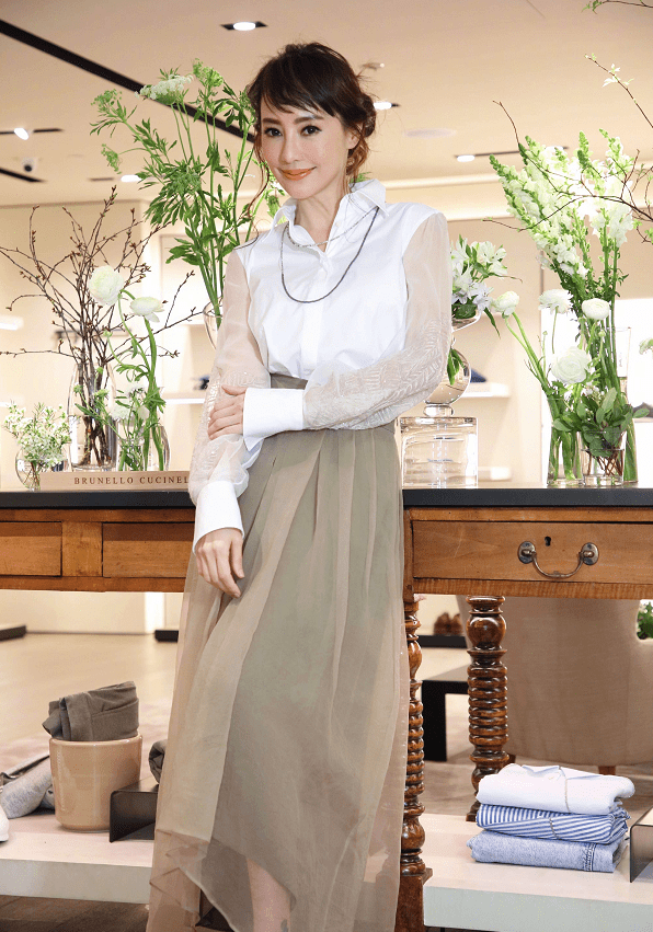 套装|懂得保养的女人看着不会老，关颖私下的状态，一点没有奔五的影子