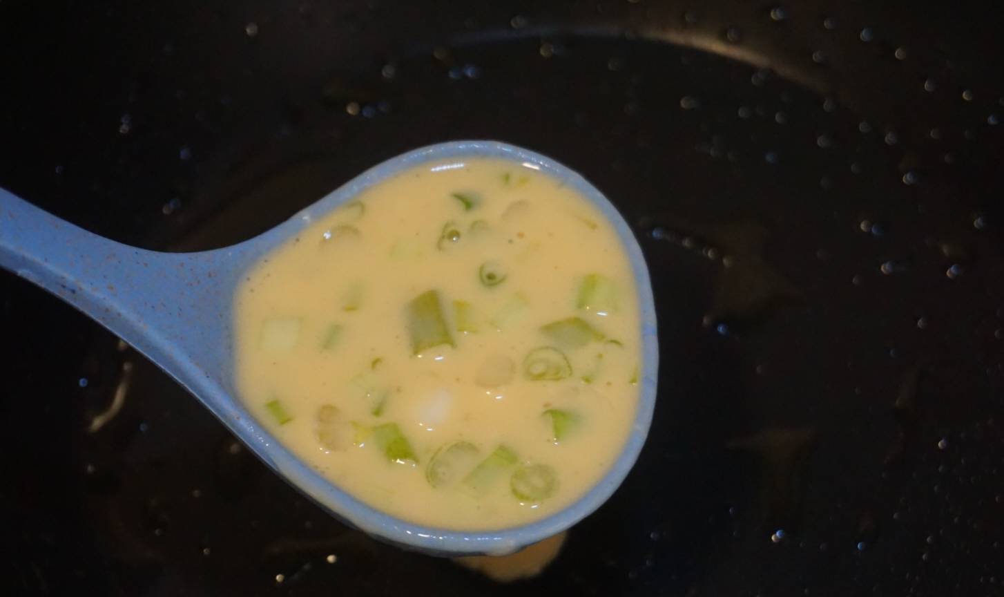 小勺|又薄又软的鸡蛋饼，面粉和水的比例很重要，营养早餐15分钟就上桌