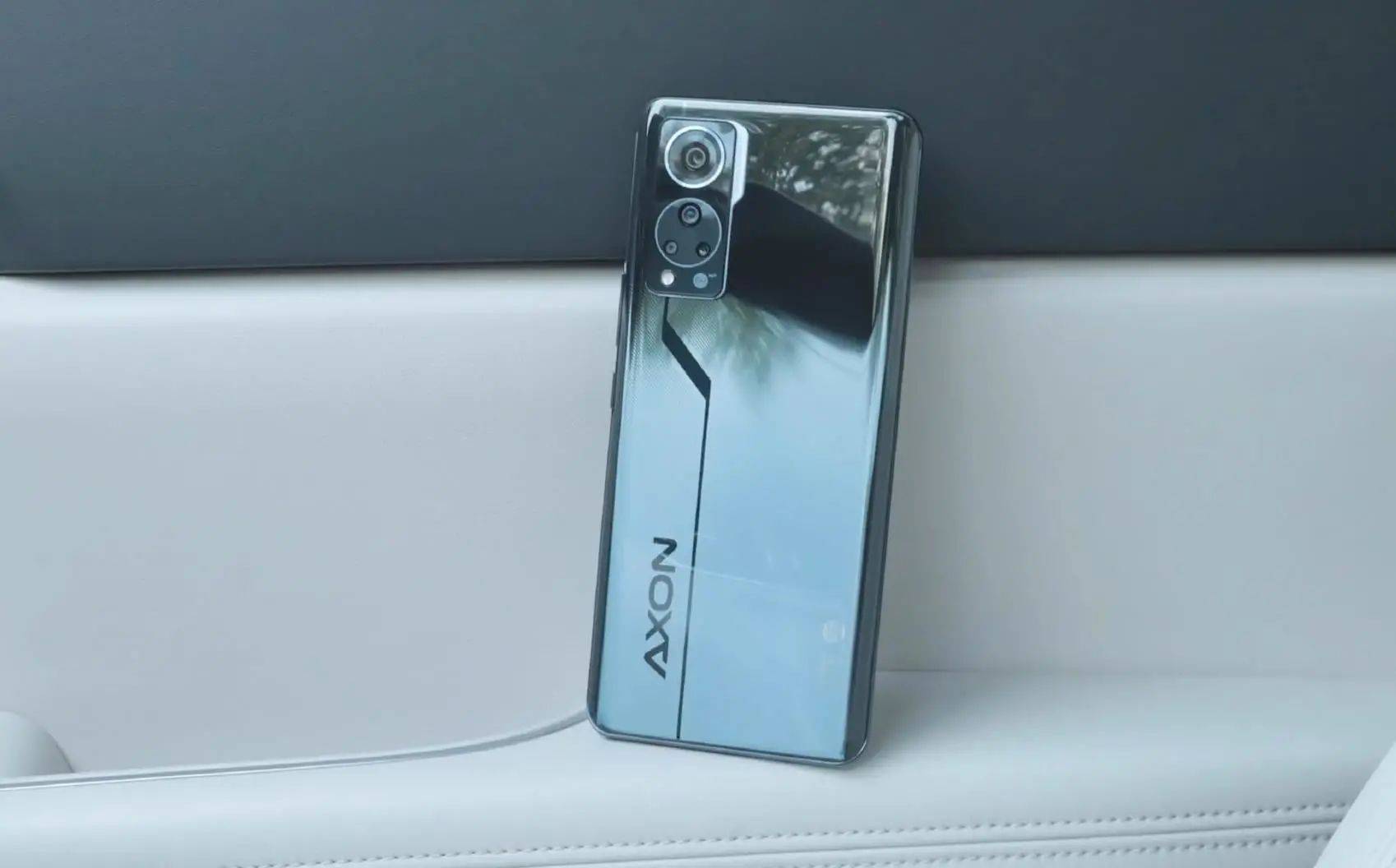 原创敢为天下先中兴axon30的第二代屏下镜头成熟了吗