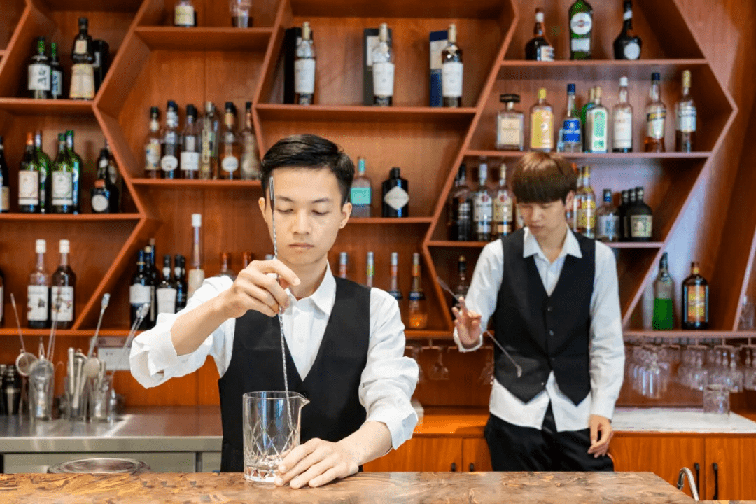 调酒师必备的5项技能,早知道早受益_spoon
