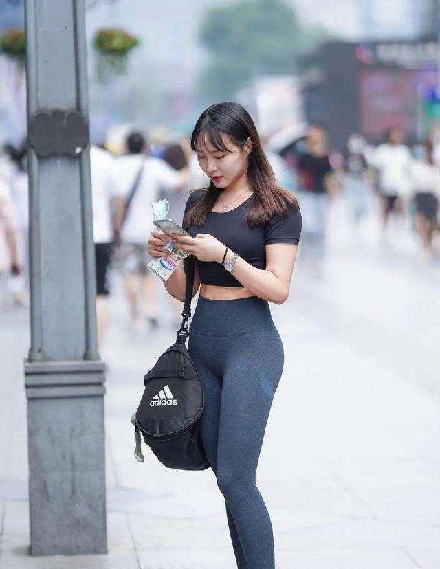 下半身|又美又撩的瑜伽裤穿搭，选择时髦装扮，增高显瘦