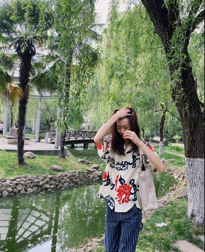 洛薇|我的“花衬衫”，明明最好看，为什么穿起来土到掉渣？原因太扎心