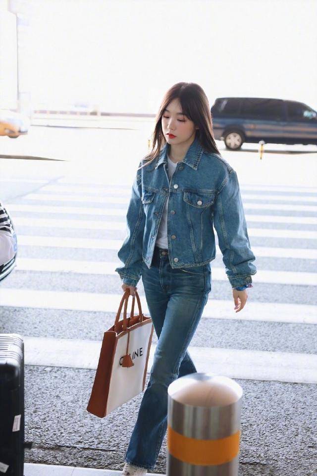 设计|马思纯瘦10斤后走机场，穿印花夹克时髦大方，果然减肥等于整容