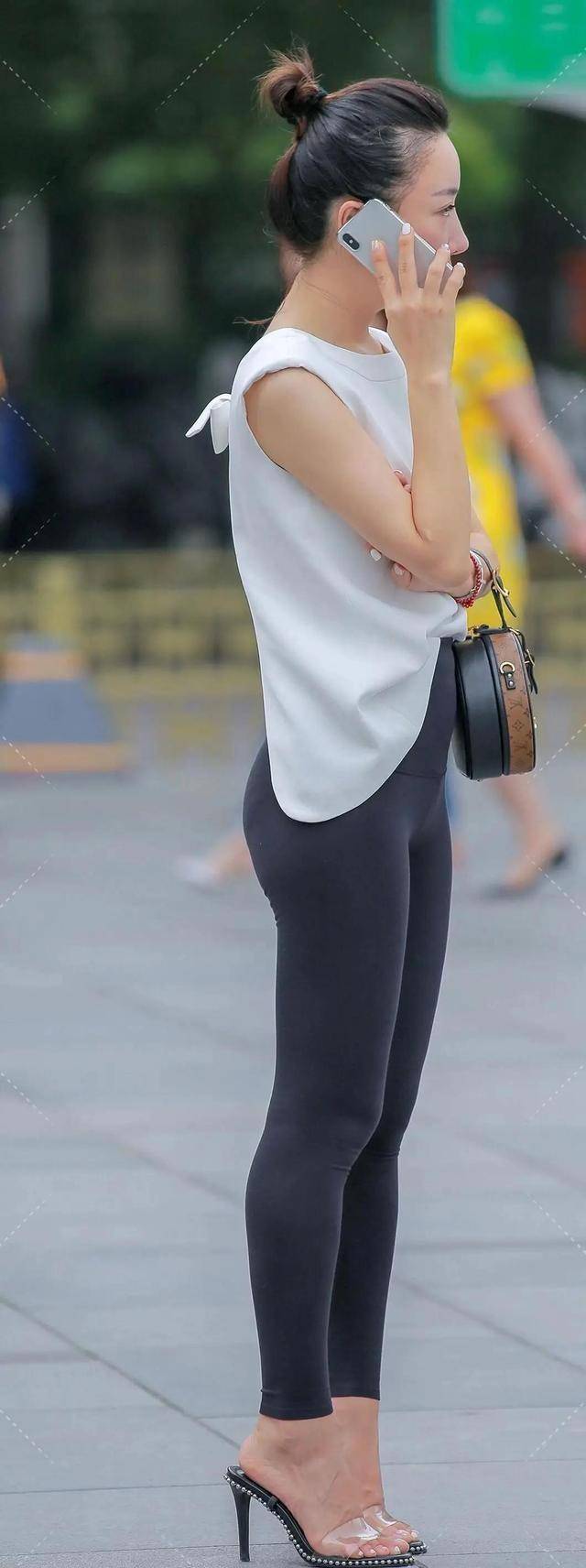 女王|打底裤自带女王光环，配色亮眼吸睛，显白美丽
