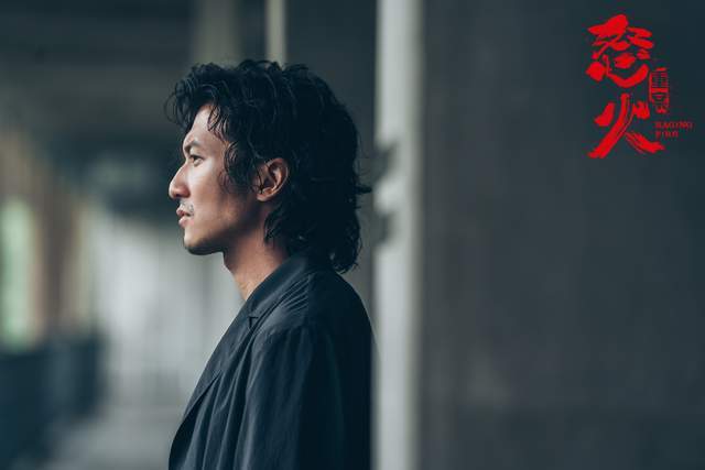 子弹|3天3亿！《怒火重案》为什么能打赢《盛夏未来》？