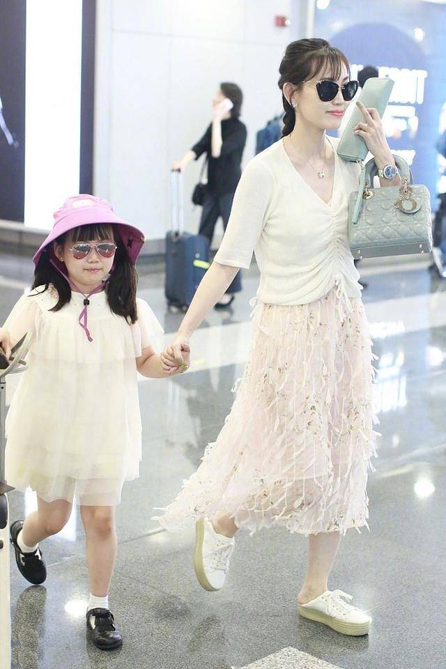 身材|马蓉的时尚一般人还是别学了，虽然身材没料，但却透出一股清纯感