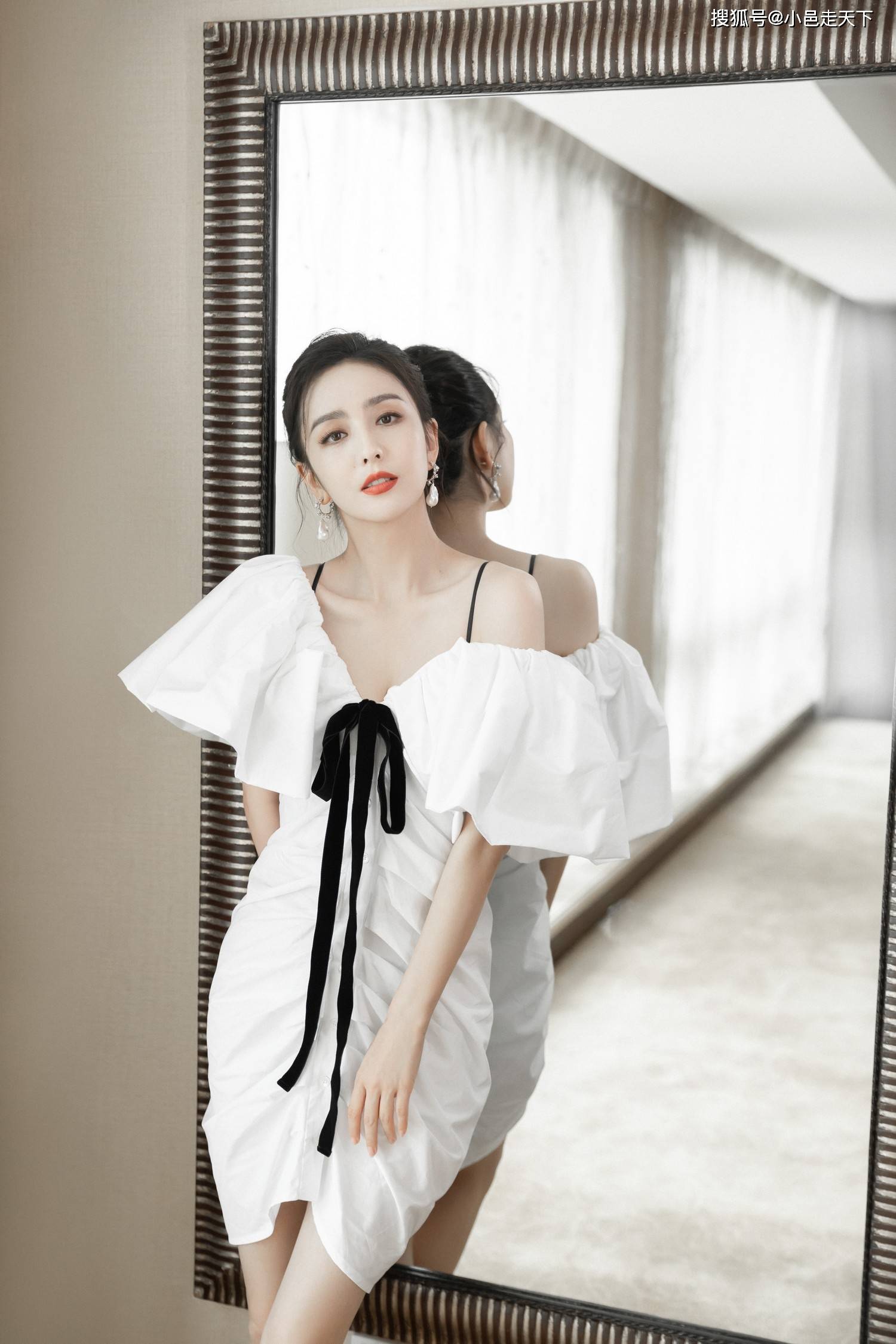 连衣裙|佟丽娅白色蝴蝶结连衣裙优雅写真