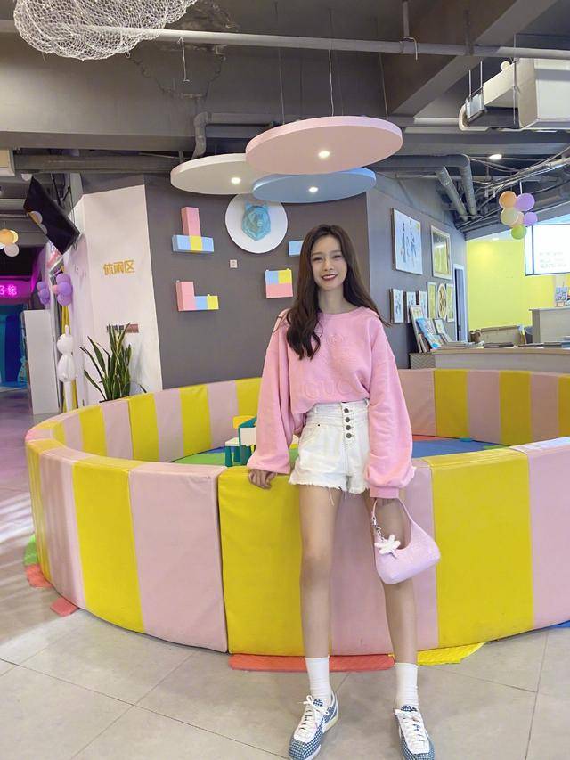 身材|马蓉的时尚一般人还是别学了,虽然身材没料,但却透出一股清纯感