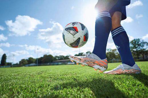 官网|adidas官网携SUPERSPECTRAL足球鞋套装丰富足球赛场色彩