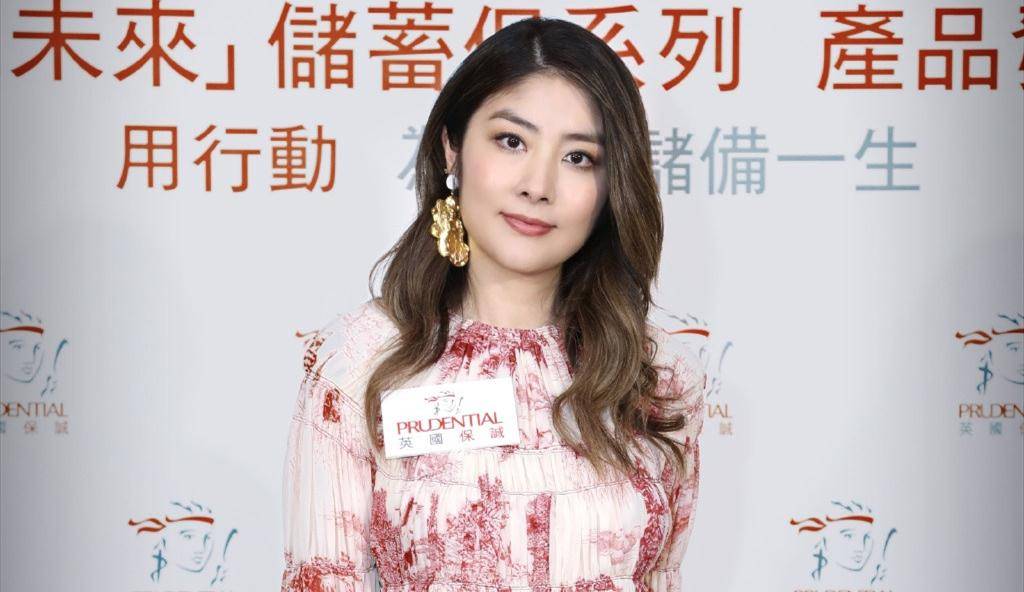 长发|49岁陈慧琳复工上班,穿黑西装配瀑布长发,出道26年状态似小姑娘