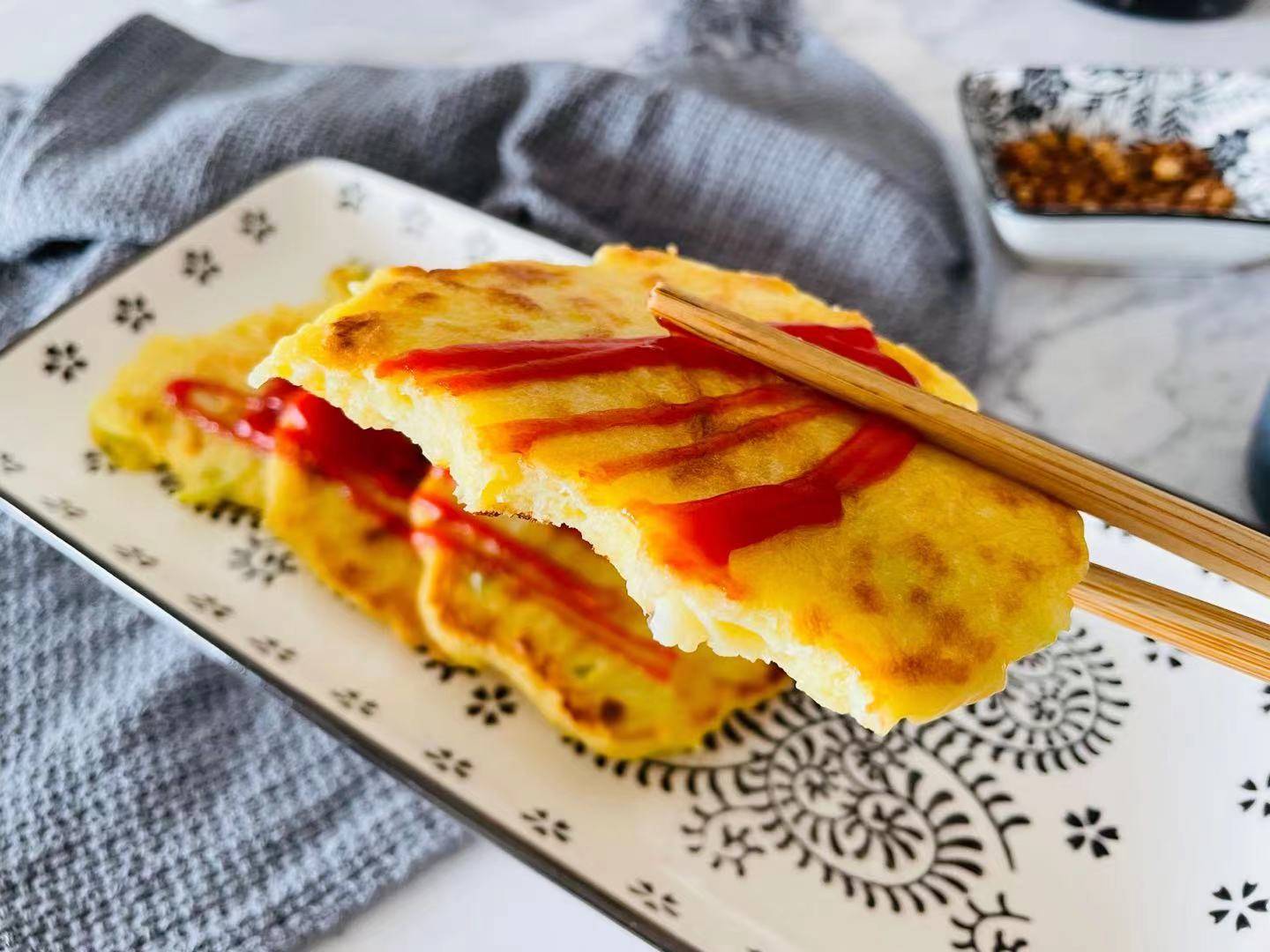 做法|天热懒得做早餐，试试土豆这种吃法，只需简单2步，好吃还管饱