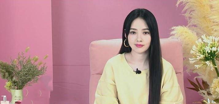 郭碧婷|郭碧婷产后首次上综艺，穿卫衣打扮廉价不像阔太，谈女儿满脸笑容