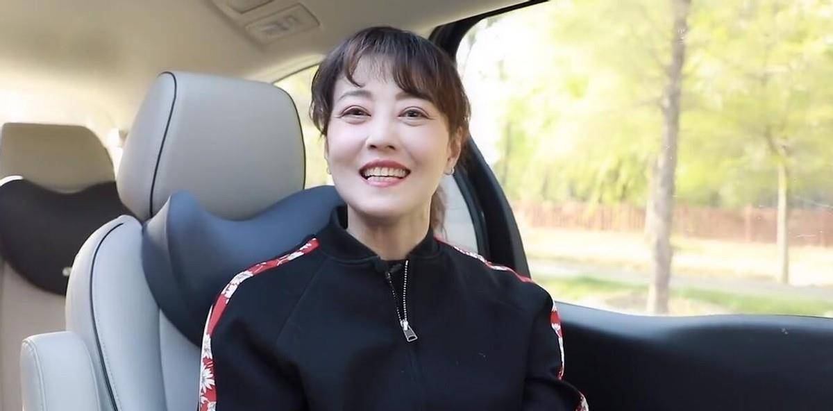 疫苗|周海媚独自打疫苗心情激动，穿运动装全程说不痛，同事跟拍太美了