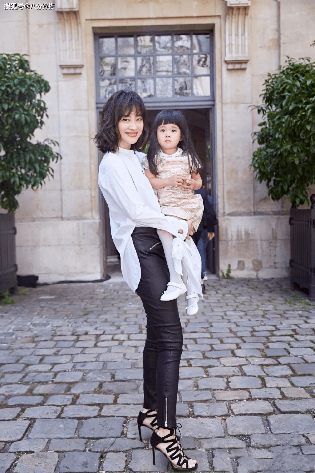 身材|梅婷的气质感“绝”了，黑西装配酒红色半身裙知性干练，成熟优雅