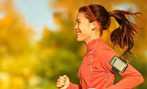 空腹|早上跑步，空腹跑还是饭后跑？晨跑的正确标准是什么？