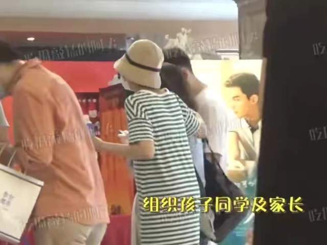 身材|袁泉母女罕被拍,11岁女儿比例惊人模样太像夏雨,千元羽毛球抢镜