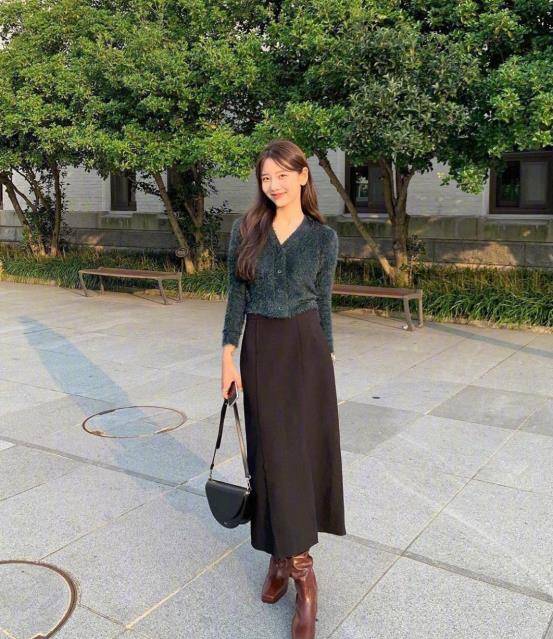 设计|撞脸韩国国民初恋裴秀智，穿搭博主Hwonii极简风干净甜美，好养眼