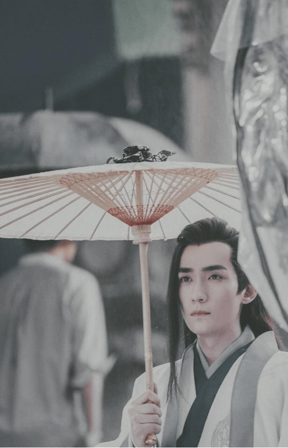 样子|男星古装撑伞造型,肖战、龚俊、宋亚轩,你最想和谁共撑一把伞?