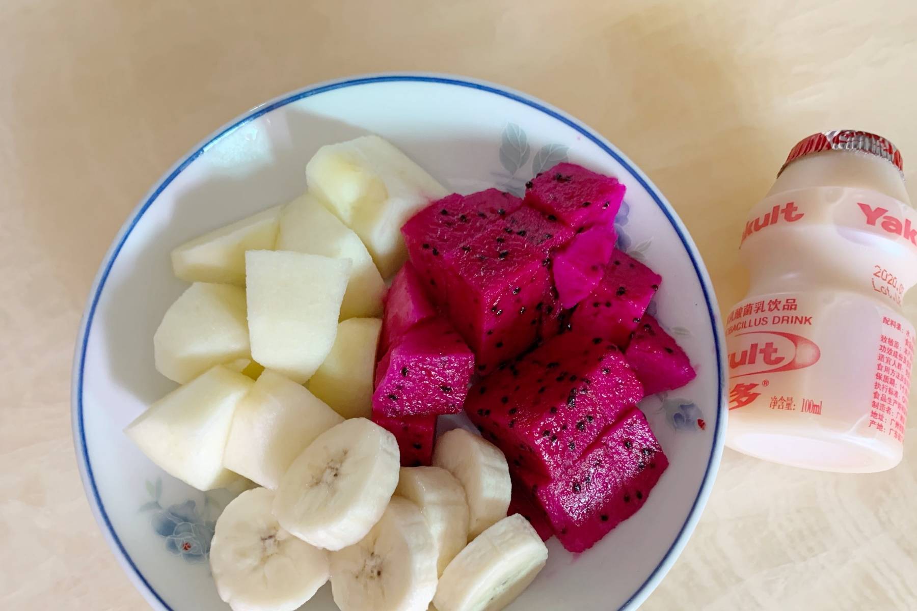 怎么做水果奶昔最简单的方法 01ee4ac36ff8415992e531f81f579627.jpeg