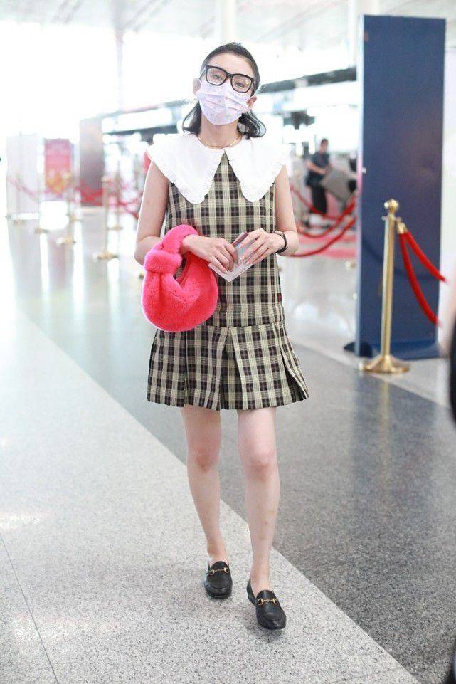 颜色|“娃娃领”服饰，甜美女孩很喜爱，展现精致与时髦