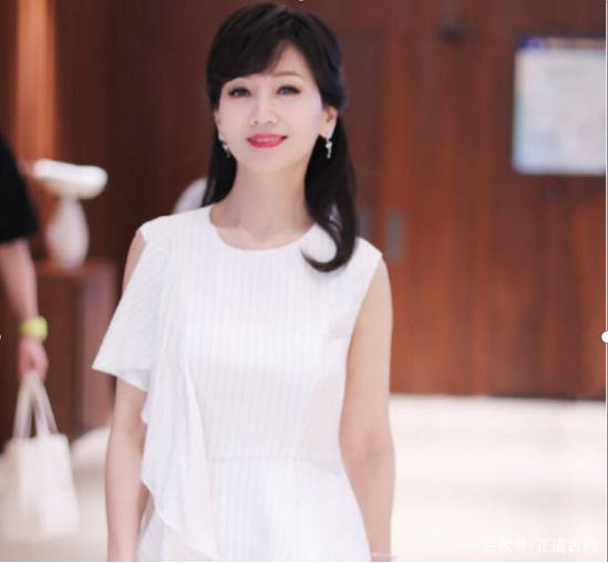 生活|岁月从不败美人，66岁老人因颜值走红，网友：童话中的公主？