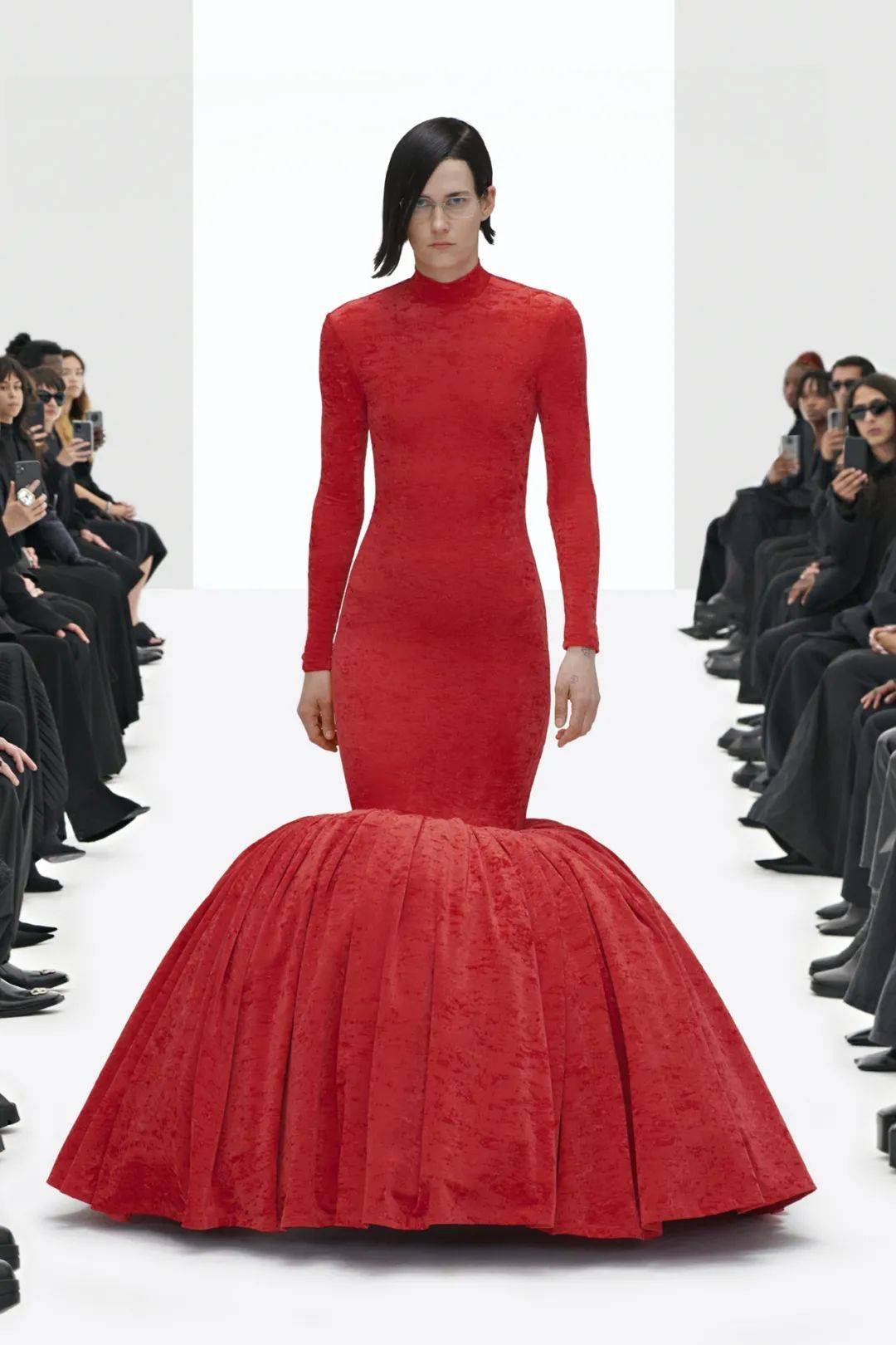 个性|你的肩膀可以有多酷？Balenciaga2022春夏成衣
