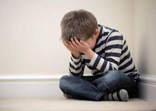 产房|产房内看到二宝的瞬间，我突然哭了：生二胎感觉对不起老大