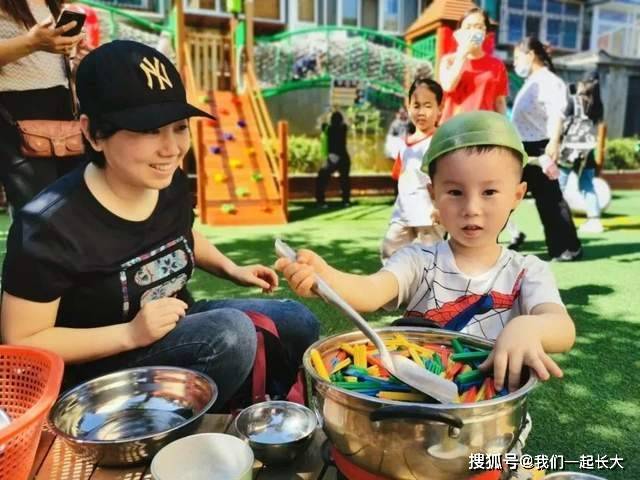 带着|爸爸妈妈看过来！入园前，做好这三个准备很重要