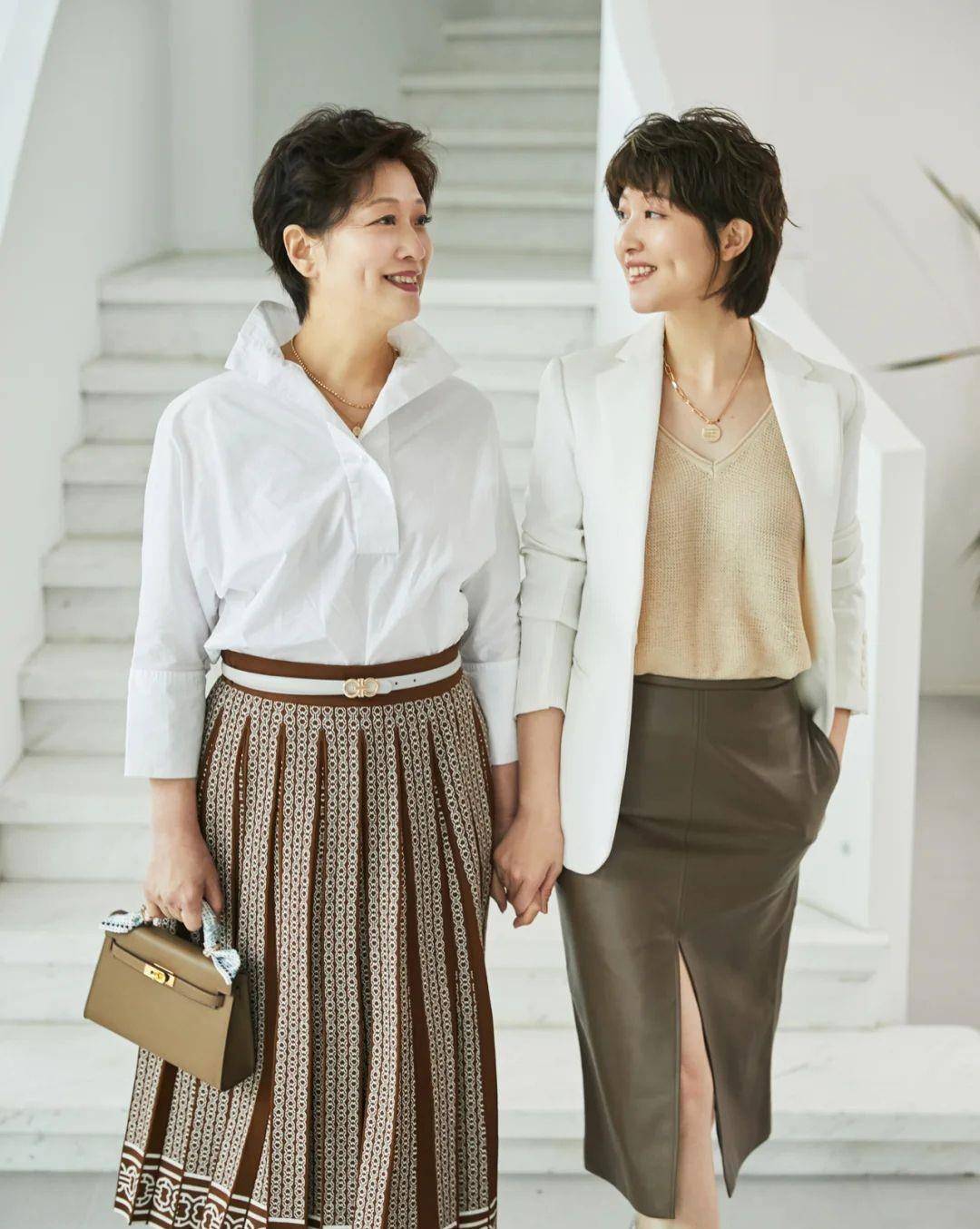 效果|“半身裙+这3件衣衫”真美，中年妈妈就该这么穿，优雅又减龄