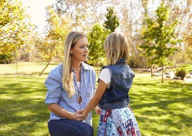 产房|产房内看到二宝的瞬间，我突然哭了：生二胎感觉对不起老大