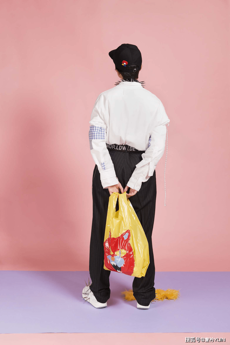 品牌|这年头，连狗都要做个时尚圈的「局外人」
