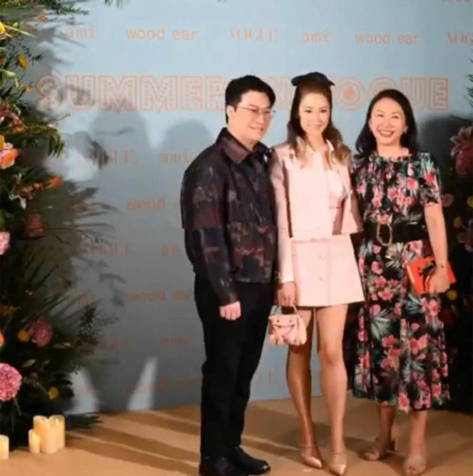 徐濠萦|徐子淇携夫参加时尚派对，戴大发箍打扮似少女，徐濠萦染金发抢镜