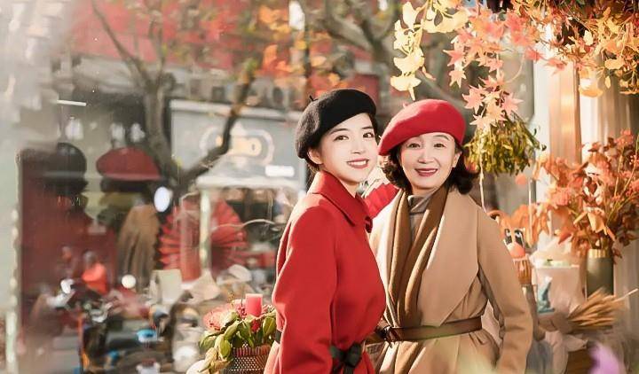 黑色|60岁左右的女人,冬天穿衣要有讲究!学会基础搭配法,时髦美嫩
