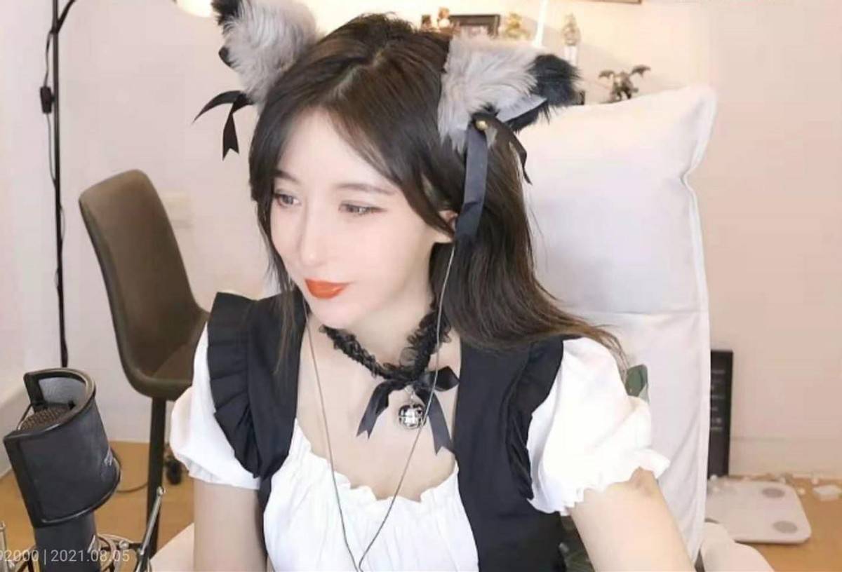 原创斗鱼呆妹儿体验奥特曼新皮肤画风突然跑偏粉丝直言童年被毁了