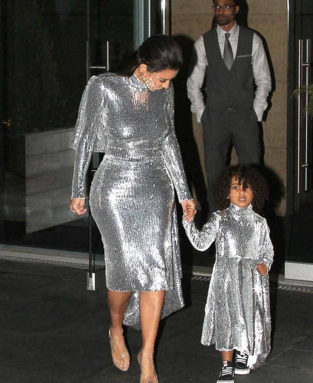 家族|除了丰臀巨乳，卡戴珊家的亲子穿搭值得一看