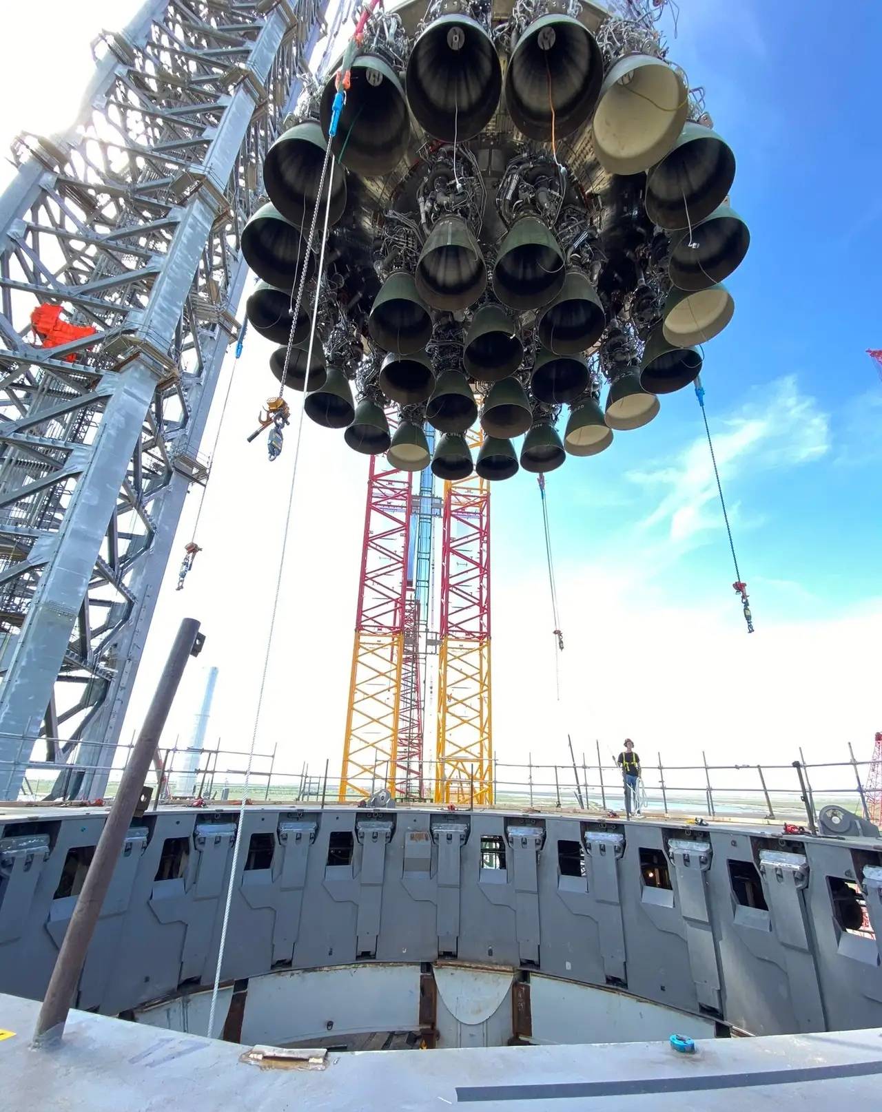 马斯克星舰:多发动机大合唱,深得当年苏联暴力美学的真传!