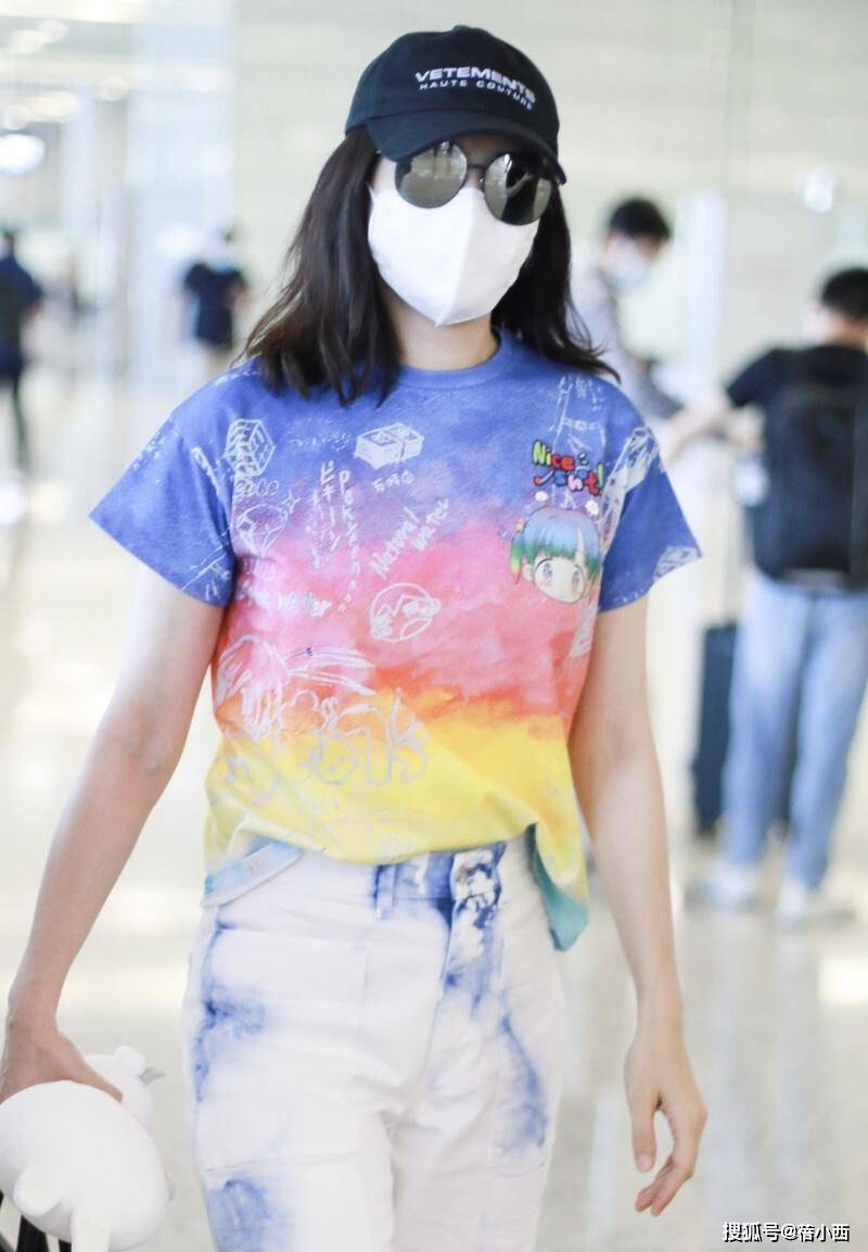 国际|论气质我只服宋佳，穿搭好像不用花心思，随意套上就是美出国际范