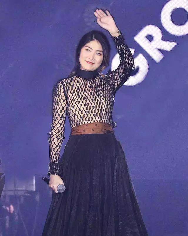 一身|46岁陈慧琳真是女神级!一身渔网裙尽显好身材,黑纱裙摆太惊艳了