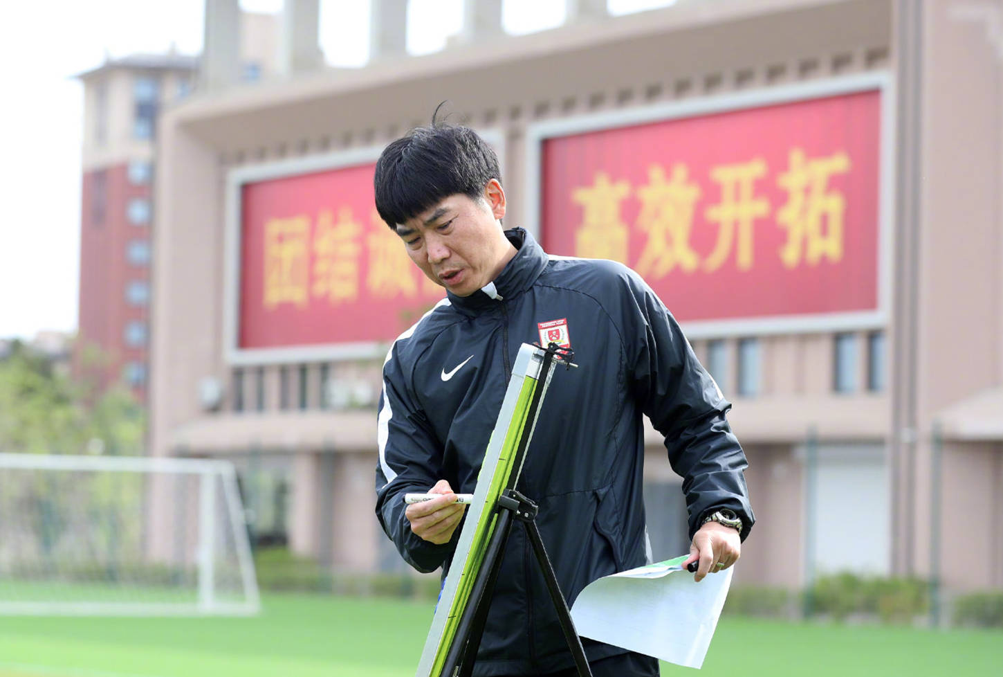 中超少帅带队劫富济贫,执教胜过两位前国脚,曾乱入喝水哥名场面_陈洋