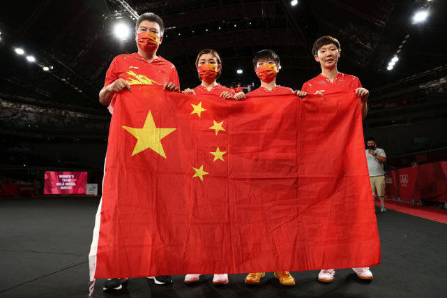 奥运|乒乓球队实现奥运四连冠真牛逼！穿中国红举国旗展大国风范，状态佳