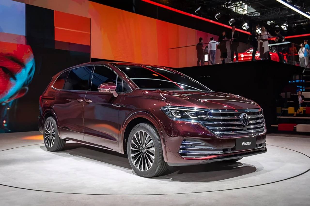 亮相上汽大众首款大型豪华商务mpvviloran正式定名为威然